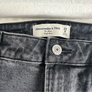 Abercrombie & Fitch - The Mom High Rise Jeans - Size 29 (8)